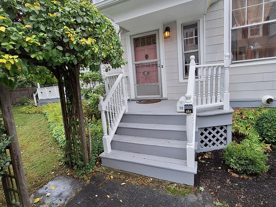 8-10 Addison St #2