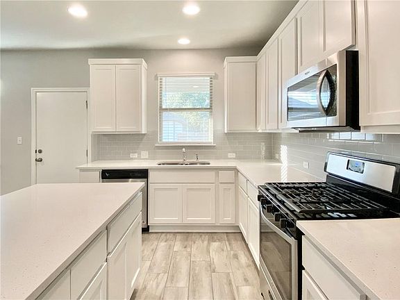5th image of 2344 Pecan Island Dr