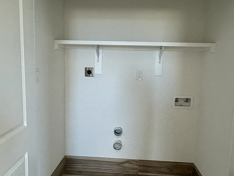 9101 Virtue St — Photo 4