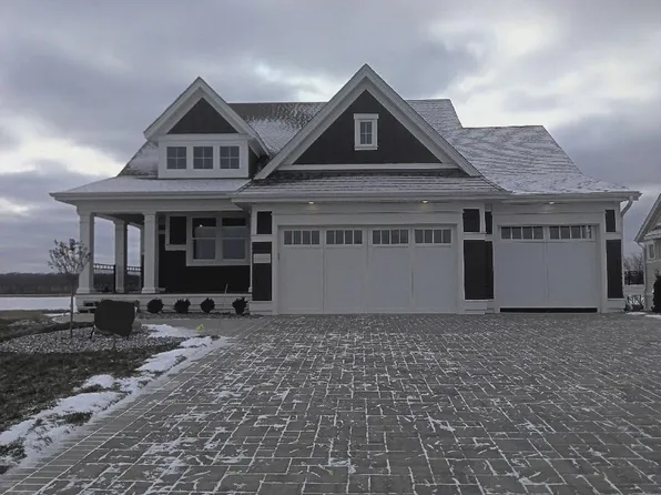 6383 Lakeside Dr, Chaska, MN 55318