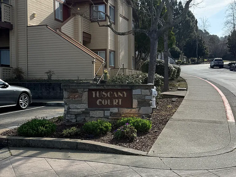 103 Tuscany Ct — Photo 53