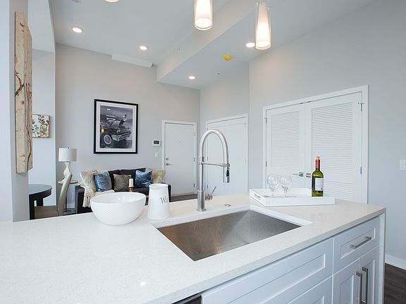 4th image of 1534 Ridge Ave Unit 301