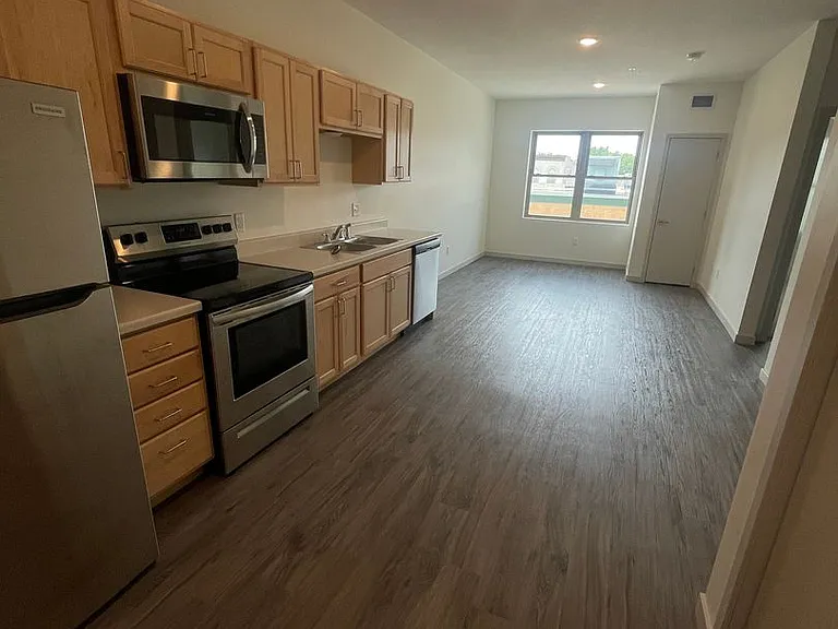 101 Main St S #213 — Photo 3
