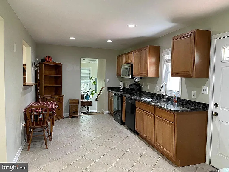 8603 Rugby Rd — Photo 5
