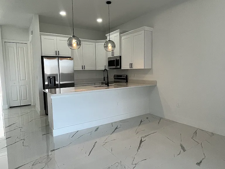 143 Harold Ave S #141 — Photo 7