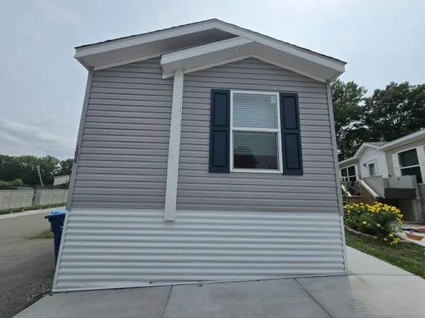 184 Star Cir #120, Vadnais Heights, MN 55127