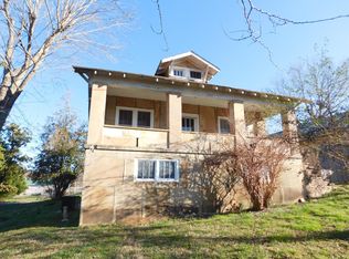816 9th St, Etowah, TN 37331