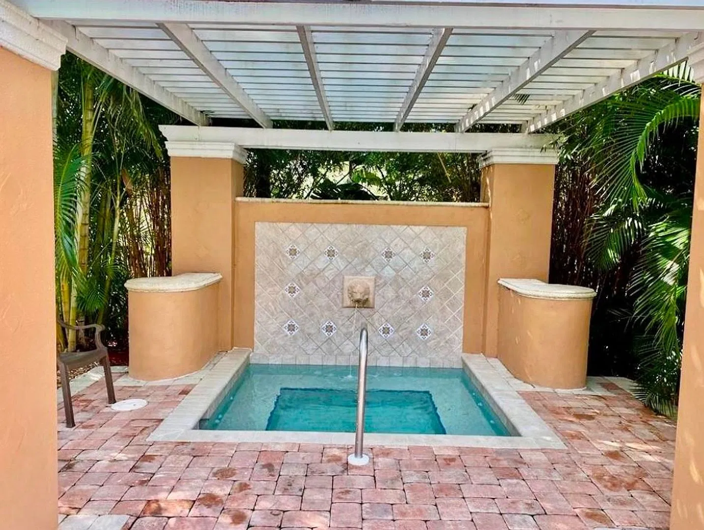 * The Enclave Naples ** Gated Community ** Wonderful Amenities ** 2 Bedroom\2 Bath First Floor Co... — Photo 3