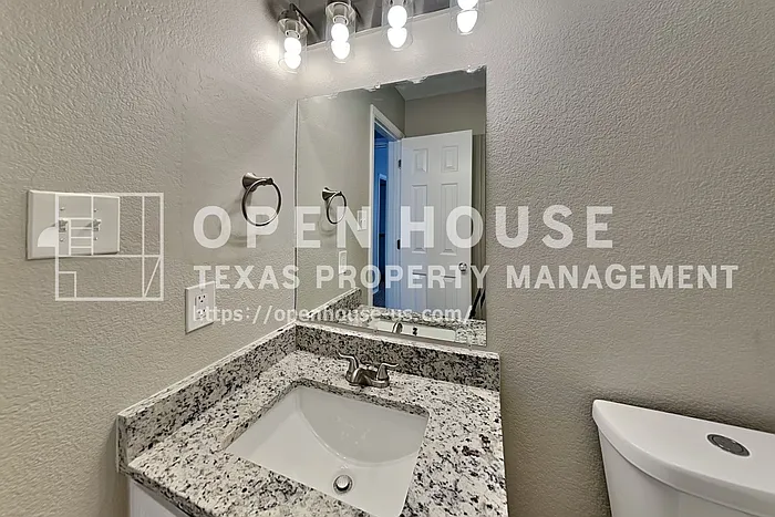 1056 Silver Spur Ln — Photo 16