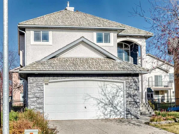 222 SE Royal Crest Pl NW, Calgary, AB T3G 4M9