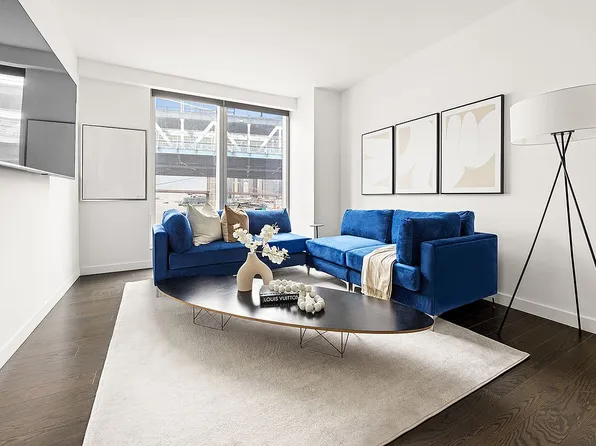 252 South St #9C, New York, NY 10002