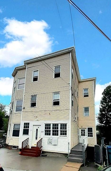 1st image of 131 Clarendon St #1