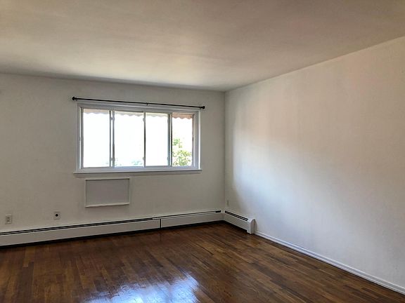 3rd image of 135-33 Coolidge Ave Floor 2