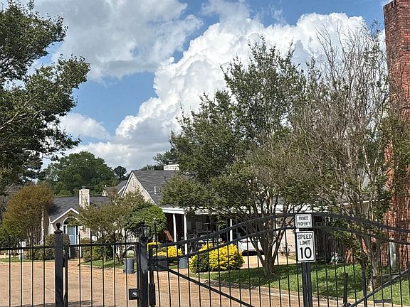 2nd image of 33 McLain Ct