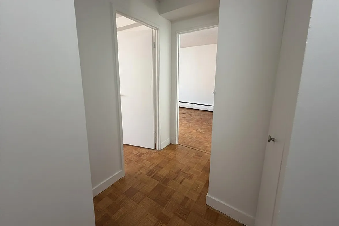125 Somerset St. W. — Photo 3