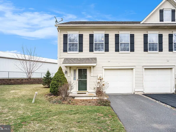 105 Red Oak Ct, Honey Brook, PA 19344