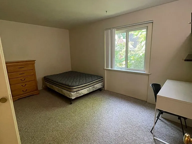 526 Linden St — Photo 26