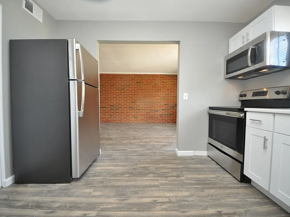 11 Westwood Vlg #11