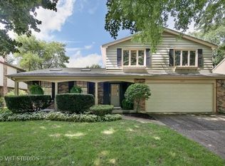 1527 Chickasaw Dr, Naperville, IL 60563