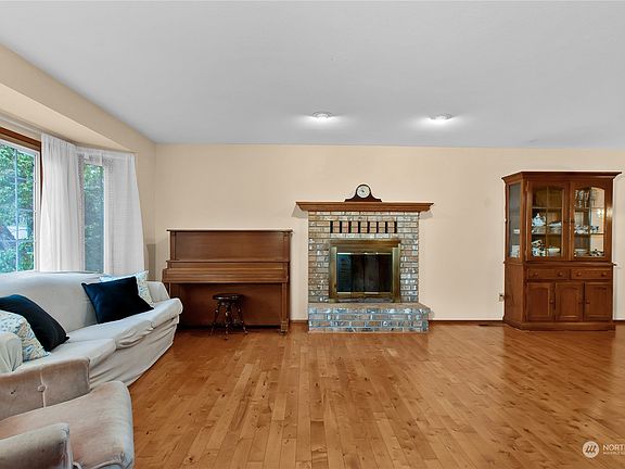 5th image of 8716 Silver Fox Court SW
