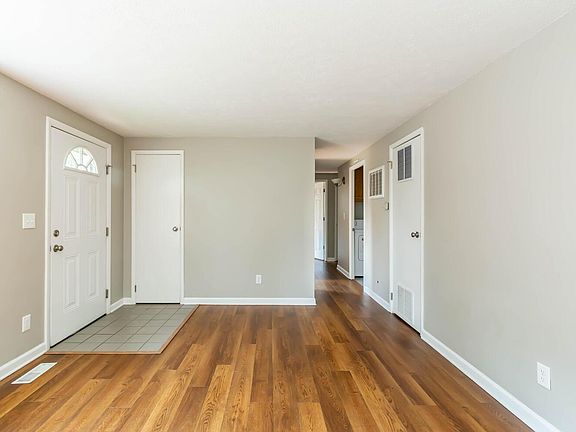 5th image of 3321 N Valleyview Dr