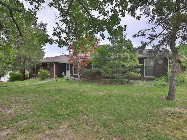 217 N Meridian Rd, Glen Carbon, IL 62034