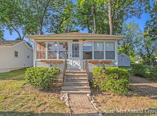 23721 S Shore Dr, Edwardsburg, MI 49112