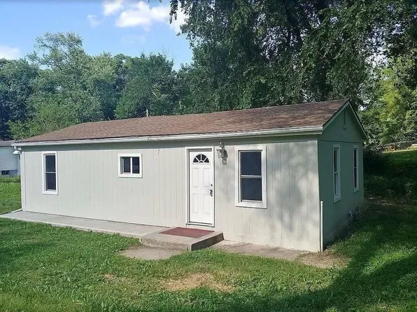 1301 N 52nd Ct, Kansas City, KS 66102