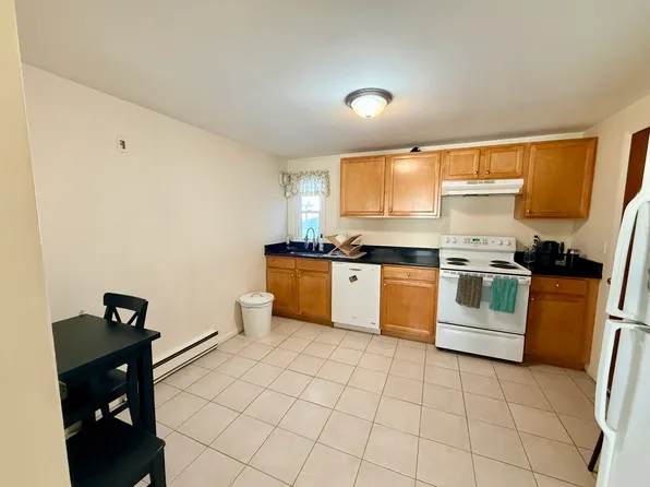 177 Crescent St, 177 Crescent St APT 8, Shrewsbury, MA 01545