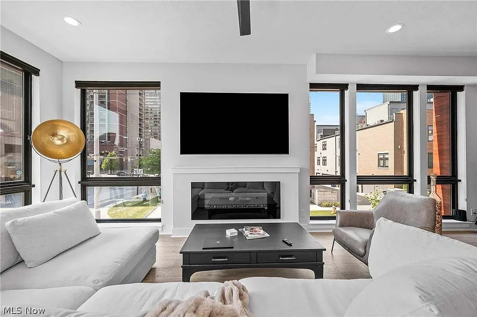 4 bed, 3.0 bath, 2863 sqft, $7,175 — Photo 2