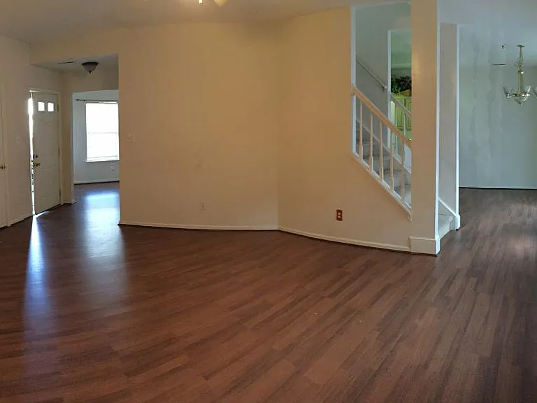604 Railway Ct — Photo 1