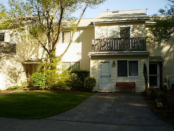 2nd image of 1004 Williamsburg Cir
