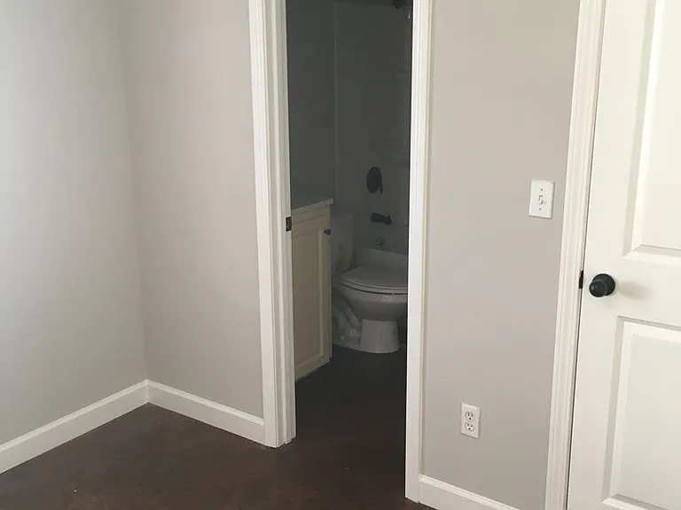 325 Countryview Cv — Photo 2
