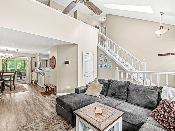 5th image of 2925 Sunnyfield Ct