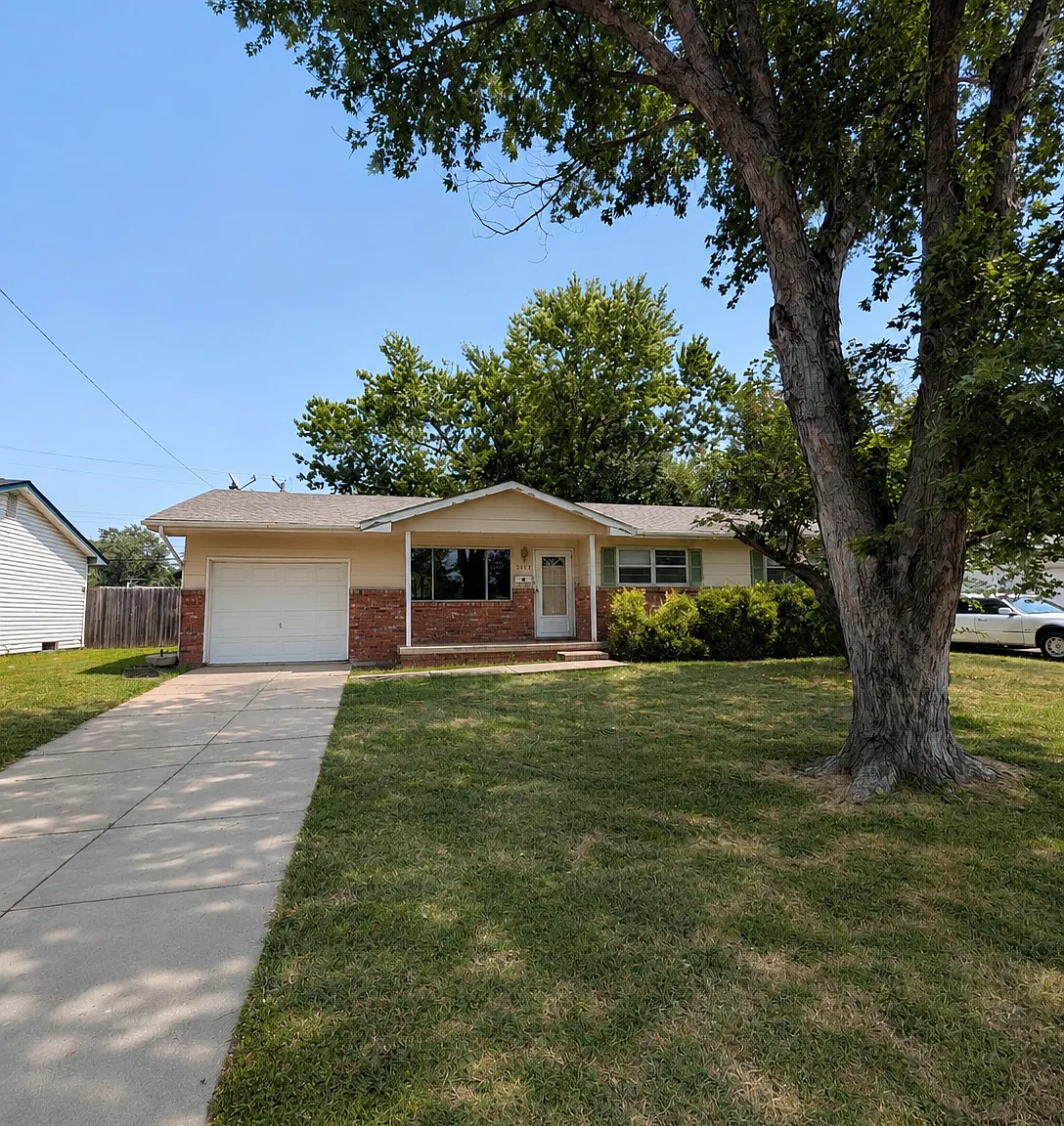 3 bed, 1.5 bath, 1800 sqft, $1,495 — Photo 1
