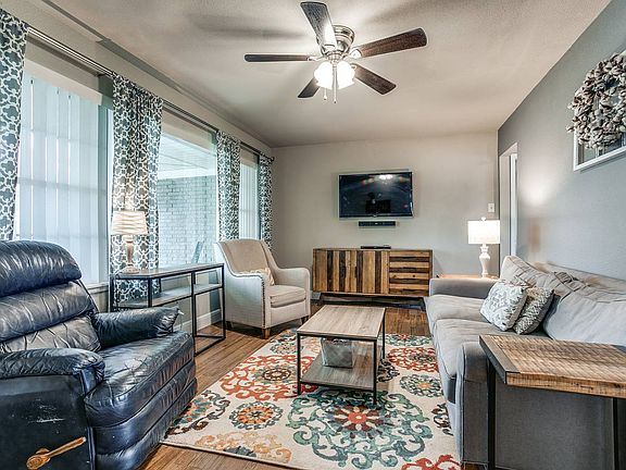 5th image of 415 Sandalwood Ln