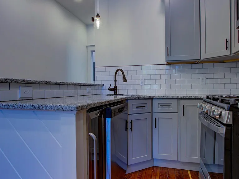 537 N Plum St — Photo 4
