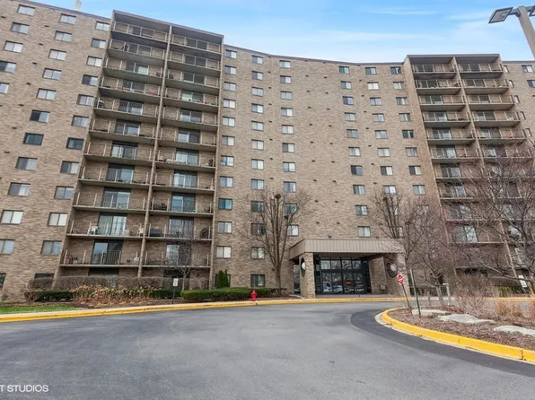 6340 Americana Dr APT 313, Willowbrook, IL 60527
