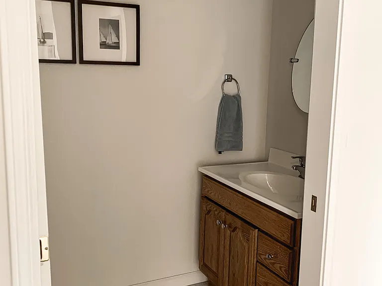 1128 Thomas St — Photo 8