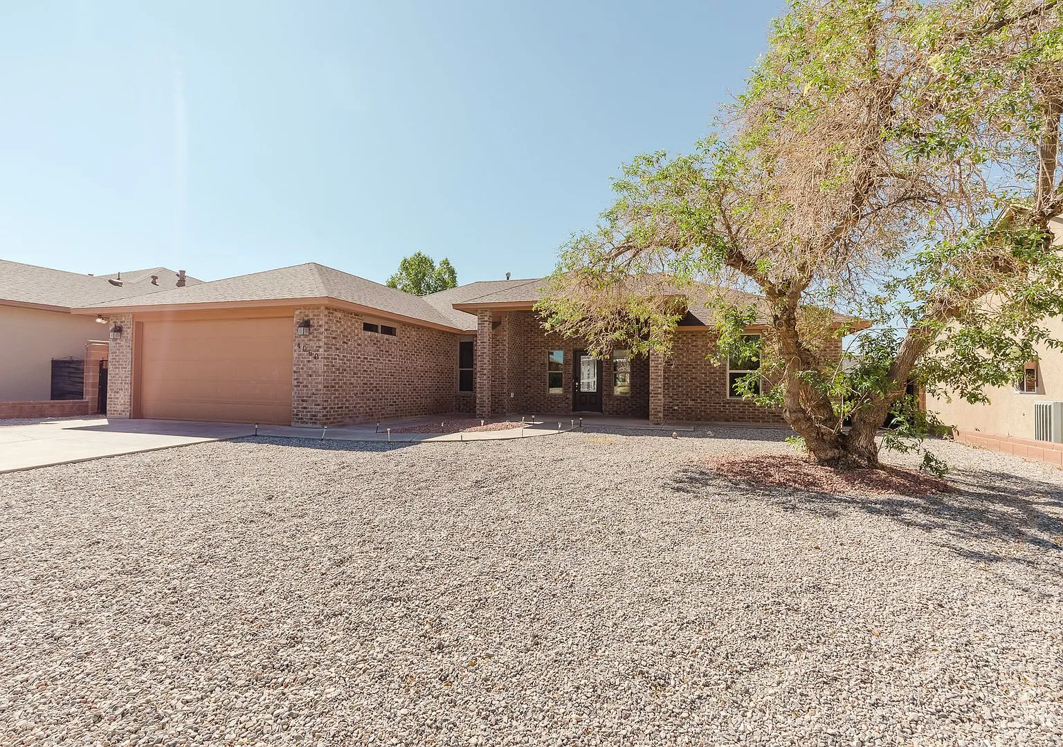 Spacious 3 Bedroom 2 Bath House! — Photo 2