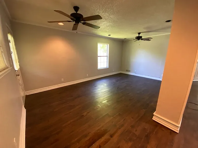 1107 Esma St — Photo 5
