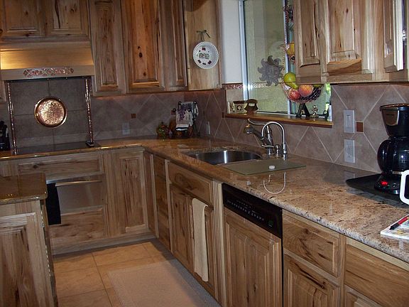 Kitchen has SS appliances, granite counters, Knotty Hickory cabinets