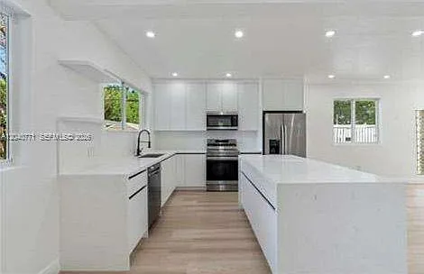 5701 SW 41st St — Photo 5