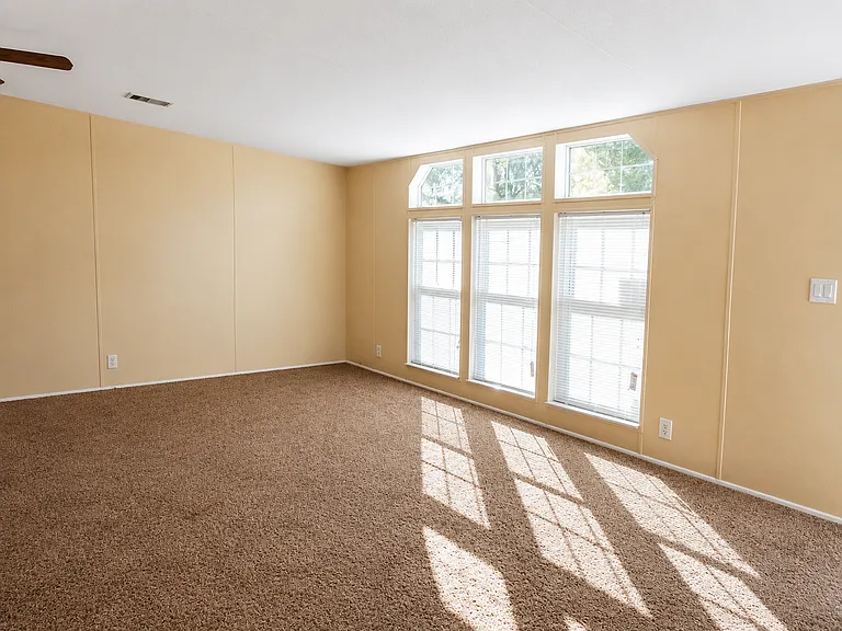 626 Daniels St — Photo 3