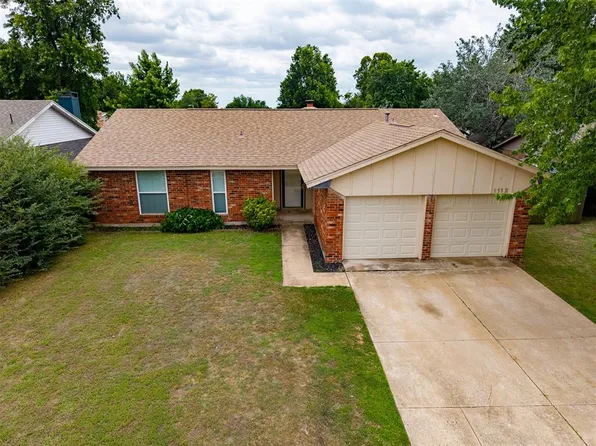 1112 SE 8th St, Moore, OK 73160