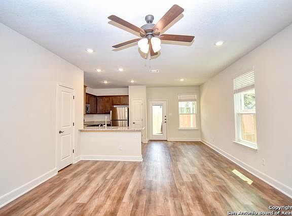 4th image of 10310 W Lynwood Vlg