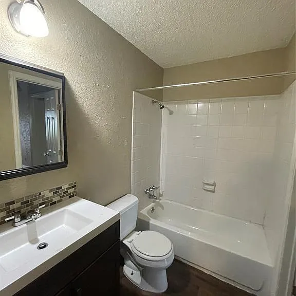 516 S Park Dr #201 — Photo 8