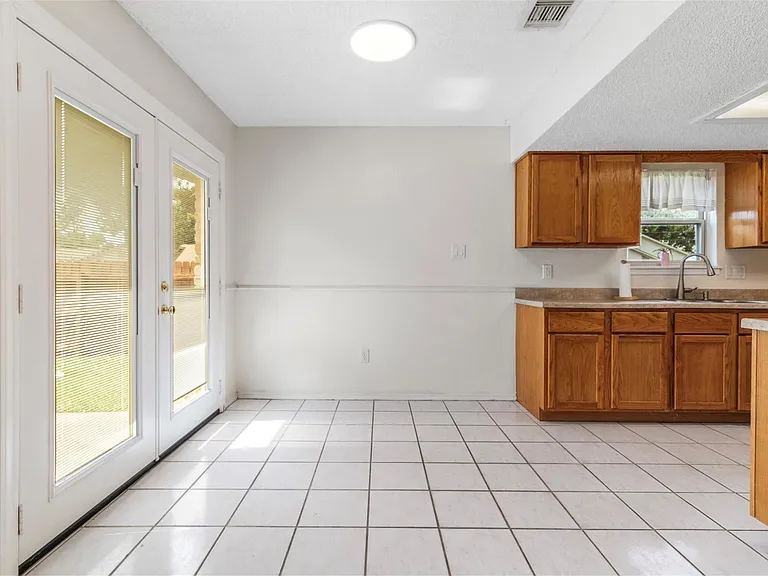 16319 Pitch Pine Dr — Photo 7