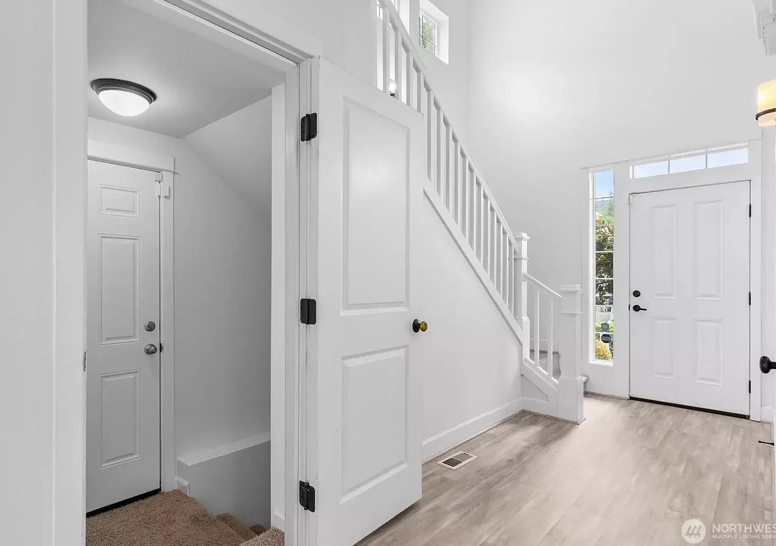 Maple Valley Retreat with High Ceilings, Finished Basement & Soaking Tub — Photo 4