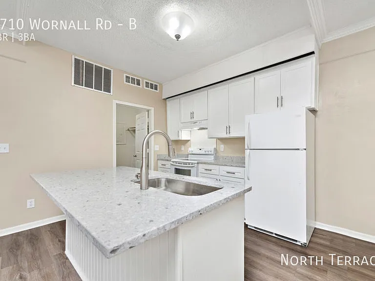 9718 Wornall Rd — Photo 10